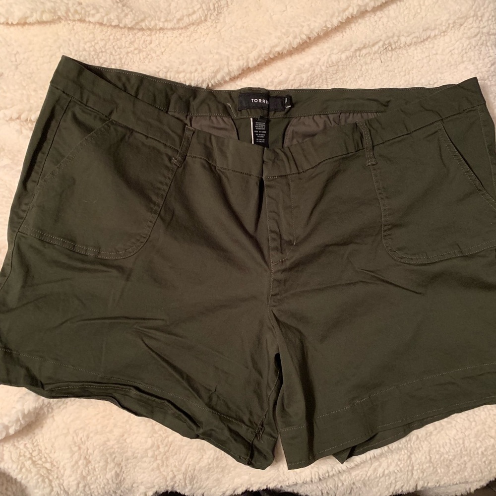 Torrid plus size 28 sateen shorts olive green